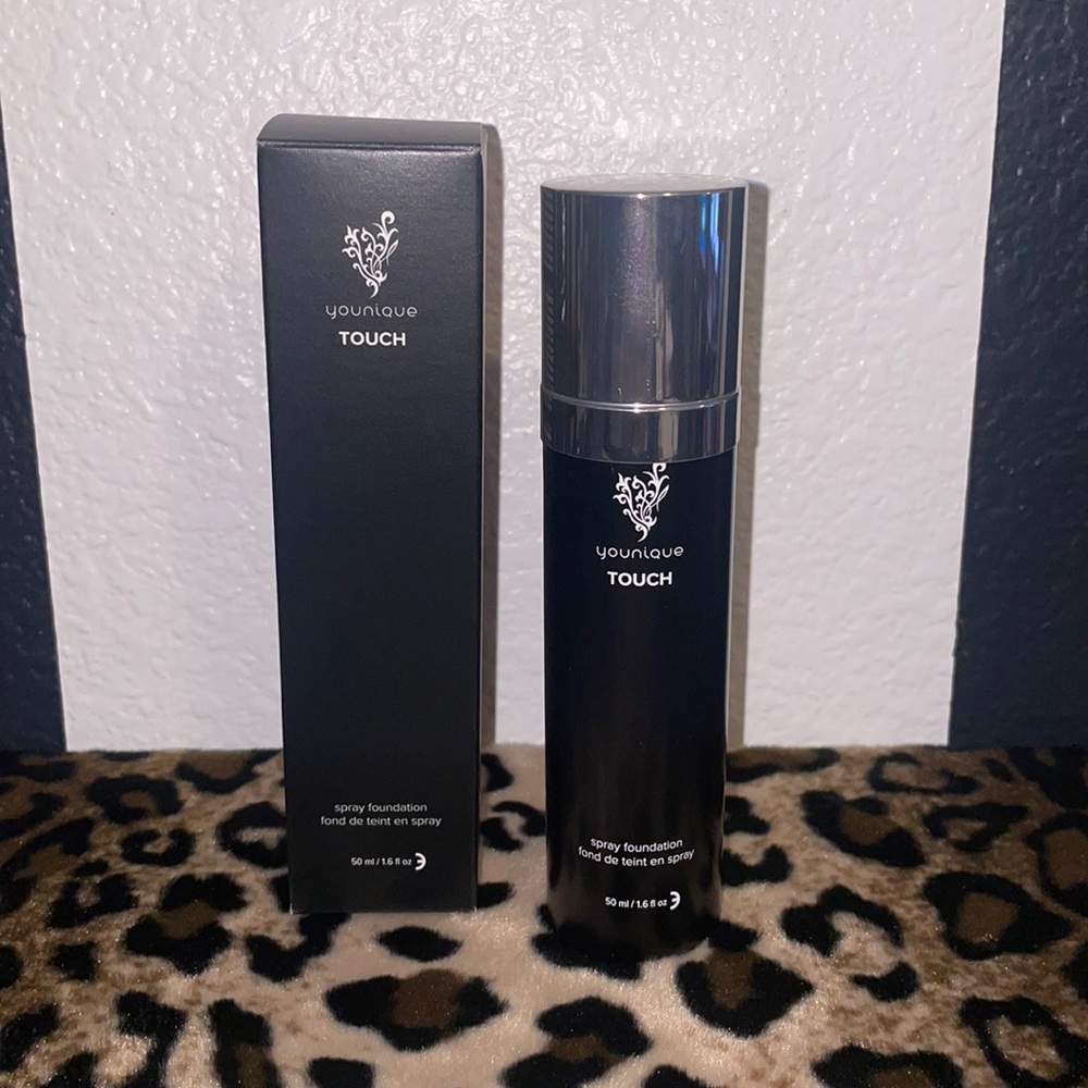YOUNIQUE Touch Spray Flawless Foundation. Eyelet. BNIB! 💖